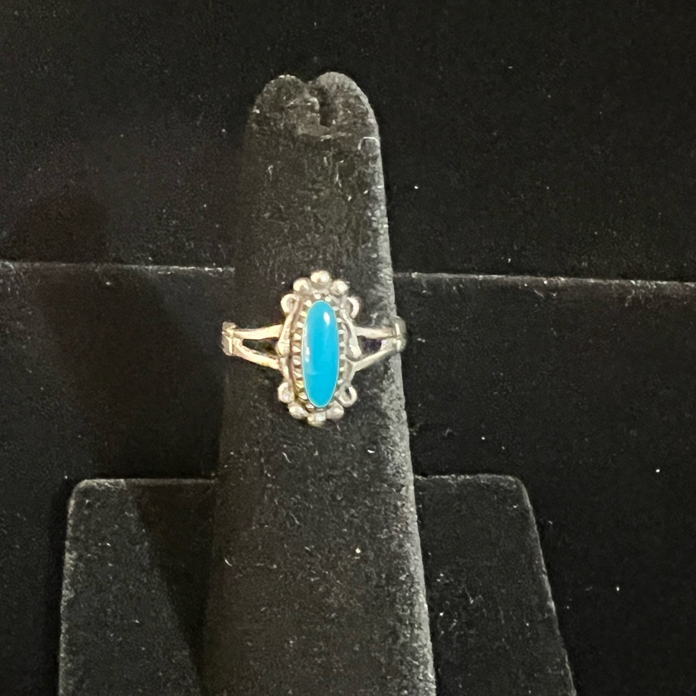 Small Silver and Turquoise Ring sz5